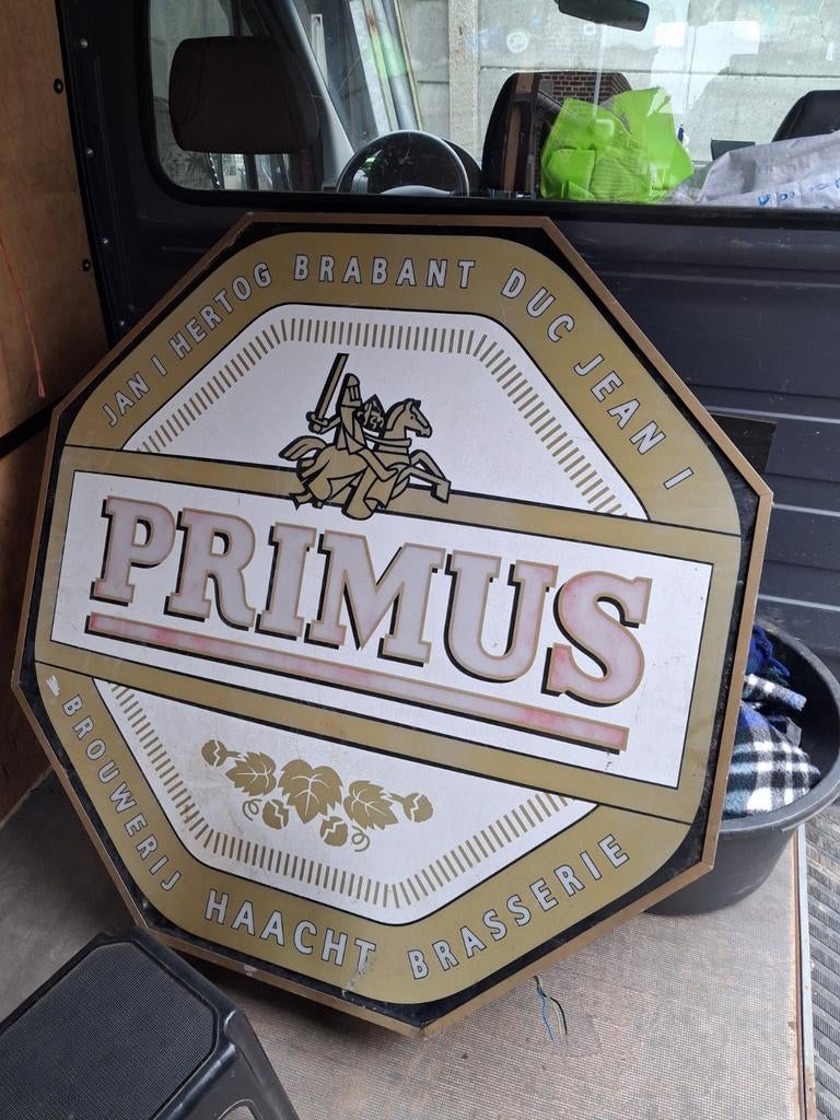 Grote lichtreclame,  biermerk, Primus., Ophalen