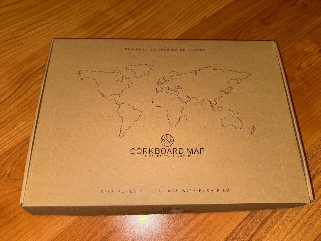 The Corkboard World Map by Luckies London, Huis en Inrichting, Woonaccessoires | Wereldbollen, Zo goed als nieuw, Interactief