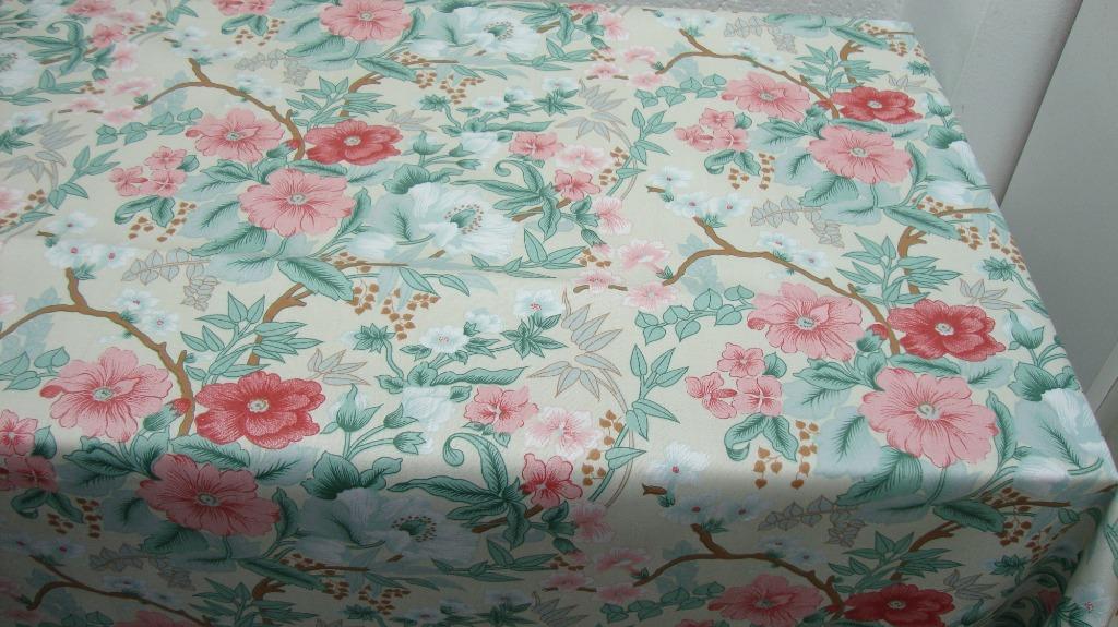 6€/m Tissu fleuri légèrement satiné, Neuf, Autres couleurs, Coton, 120 cm ou plus