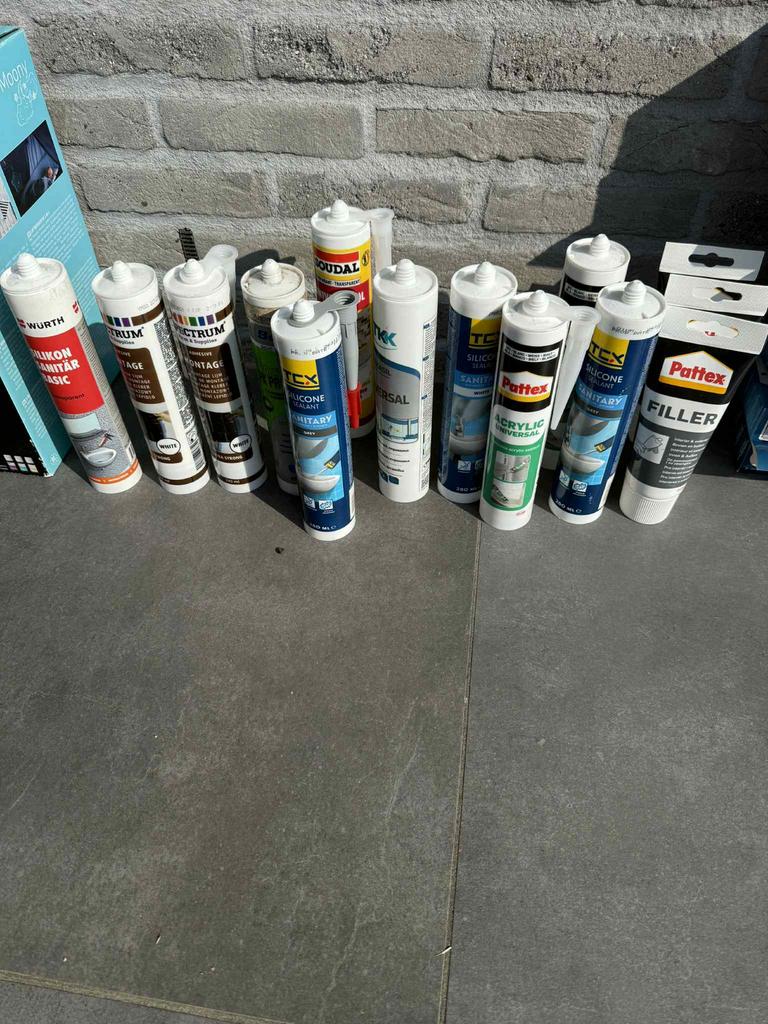 Silicone, Doe-het-zelf en Bouw, Isolatie en Afdichting, Ophalen of Verzenden, Zo goed als nieuw