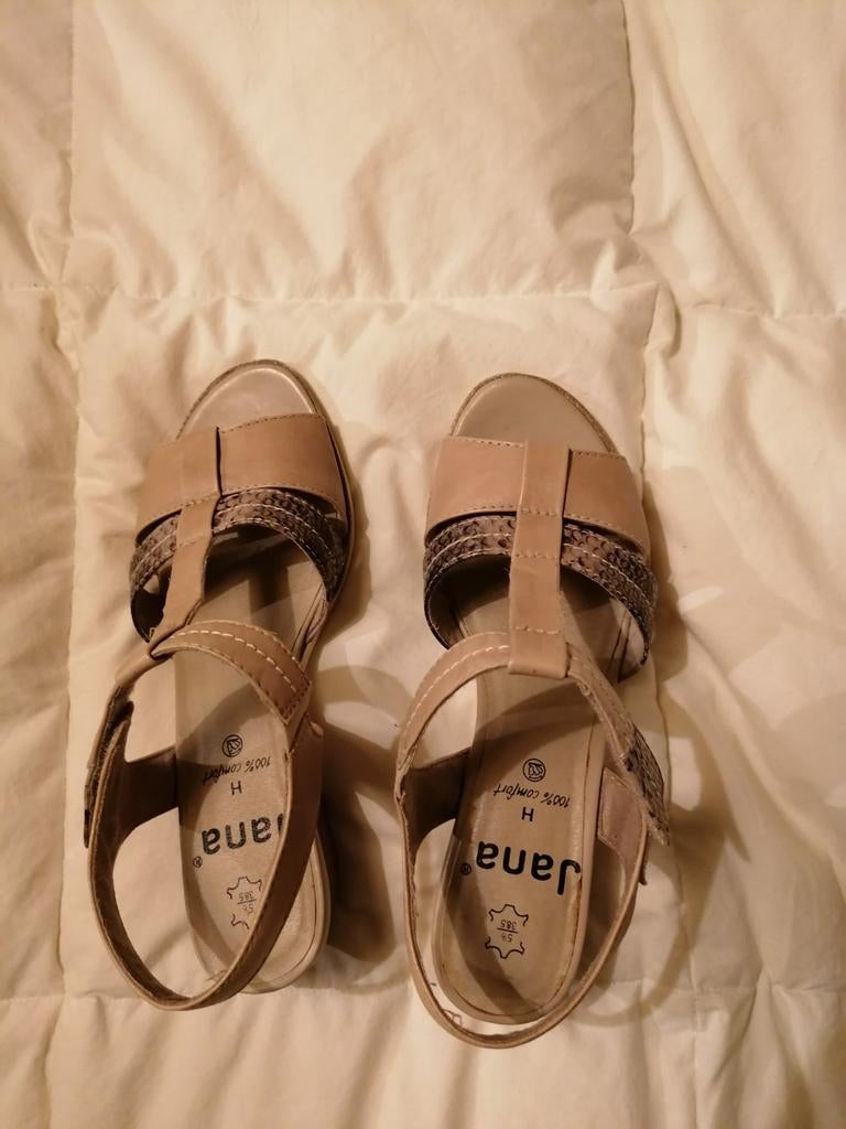 Sandalen Jana maat 38,5, Ophalen of Verzenden, Zo goed als nieuw, Beige
