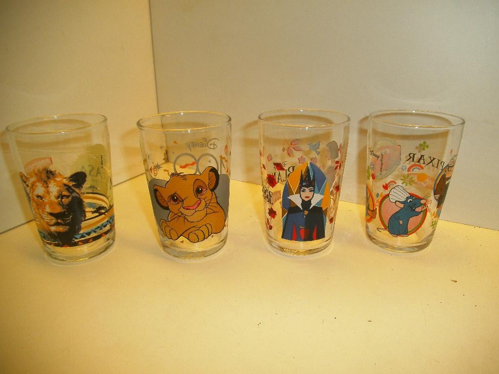 Lot de 4 verres avec figurines Disney/Pixar, Enlèvement ou Envoi, Neuf