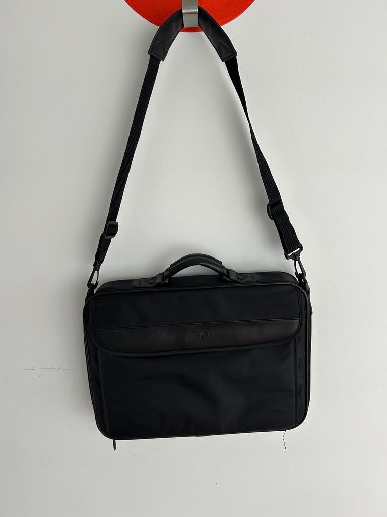 Zwarte laptoptas met schouderriem – stevig, praktisch, Ophalen of Verzenden, Zo goed als nieuw, X, X