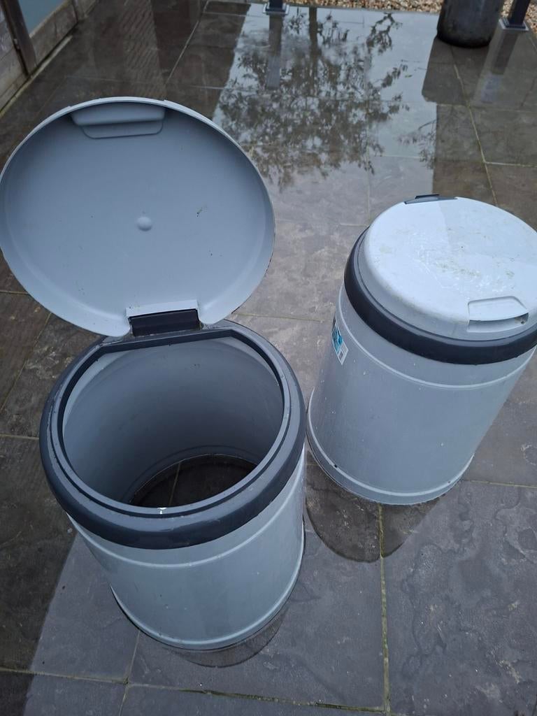 Plastic tonnen met deksel, Huis en Inrichting, Emmers, Ophalen, Met deksel