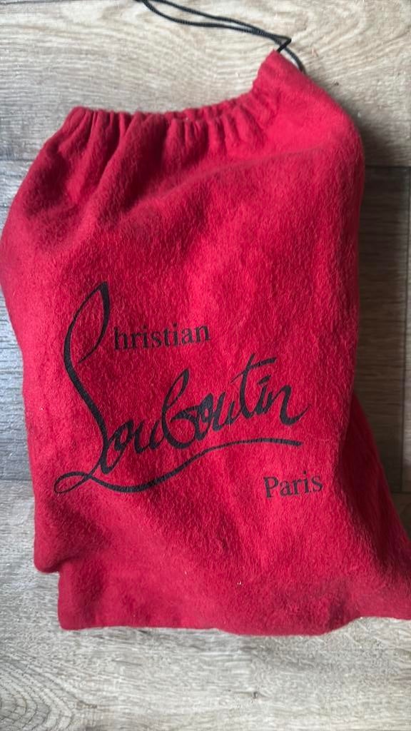Chaussures louboutin très propres, Vêtements | Femmes, Chaussures, Escarpins, Enlèvement, Porté, Bleu