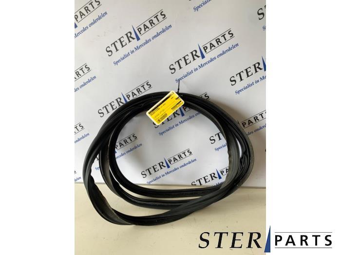Joint caoutchouc hayon d'un Mercedes B-Klasse, Mercedes-Benz, 3 mois de garantie, Utilisé, Info@sterparts.nl