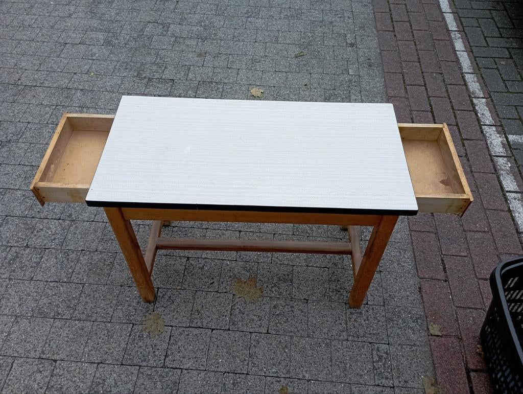 Table pour enfants, Enlèvement, Comme neuf