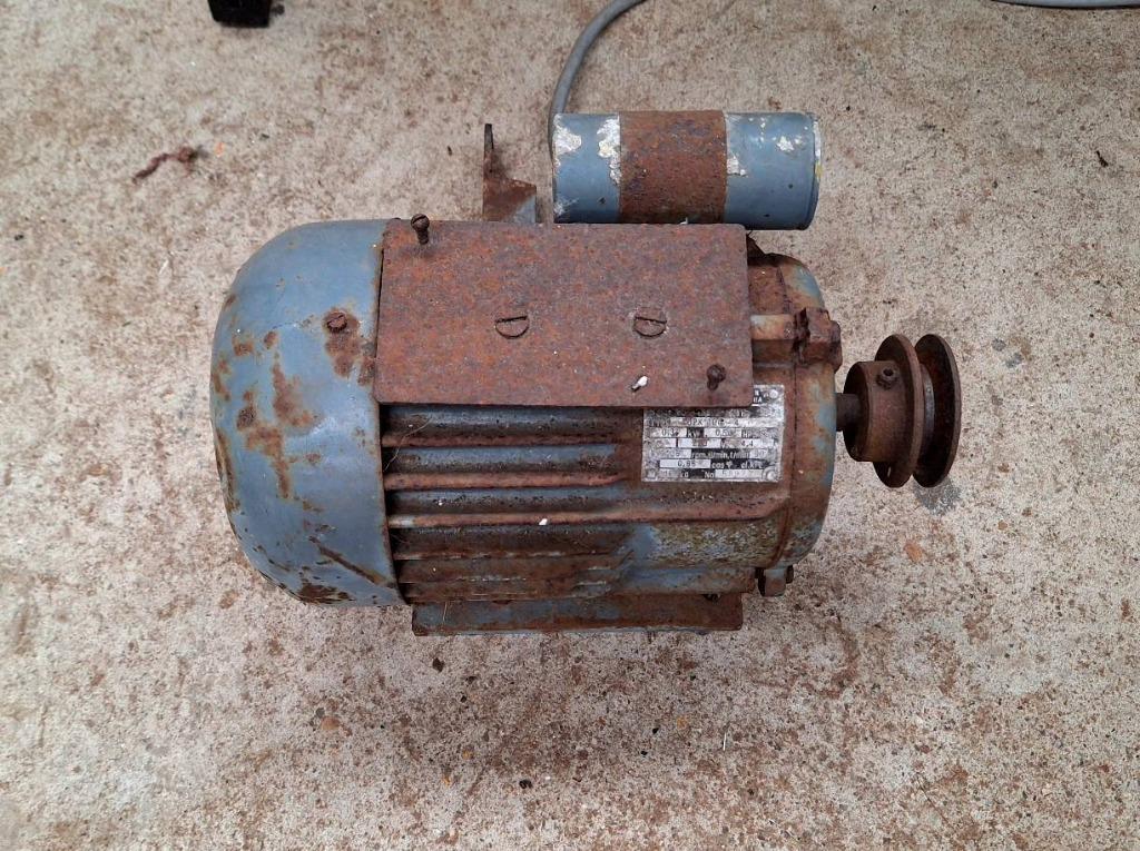 elektrische motor lichtnet 220V 0,5 pk 1425-1430t/m, Ophalen, Gebruikt, Elektromotor, 1400 tot 1800 rpm