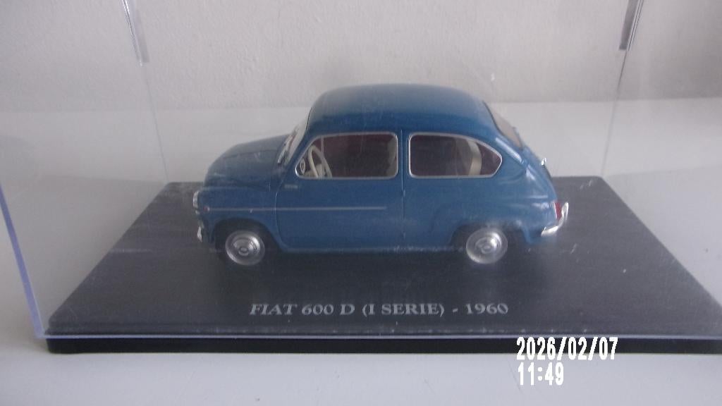 FIAT 600 D 1960 série 1.HACHETTE 1/24 NEUVE en VITRINE, Hobby en Vrije tijd, Modelauto's | 1:43, Nieuw, Auto, Overige merken, Ophalen of Verzenden