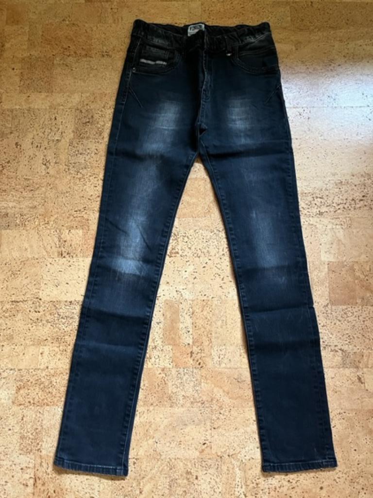 zwarte jeans Vingino maat 14j, Enfants & Bébés, Vêtements enfant | Taille 164, Pantalon, Garçon, Enlèvement ou Envoi, Comme neuf