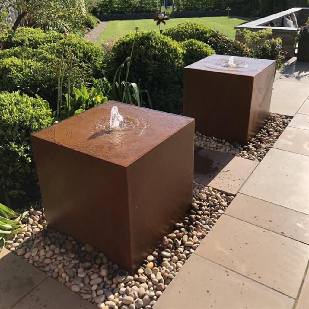 cortenstaal waterblok  / met wit LED licht in borrelfontein, Tuin en Terras, Waterpartijen en Fonteinen, Verzenden, Nieuw, Overige materialen