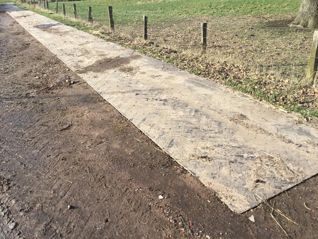 Slijk  beu/ rubbermatten leggen