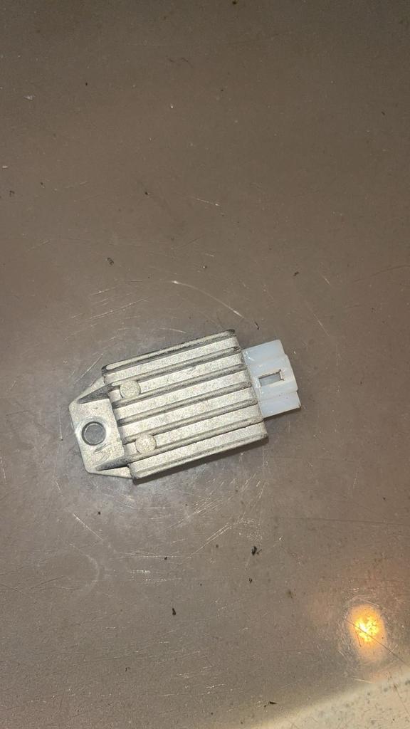 Spanningsregelaar gy6, Ophalen of Verzenden, Zo goed als nieuw