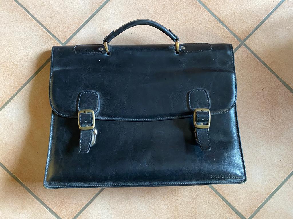 Luc d’Arvillers Cartable plein cuir noir vintage TB ét gén, Bijoux, Sacs & Beauté, Cuir, 30 à 40 cm, 30 à 40 cm, Utilisé