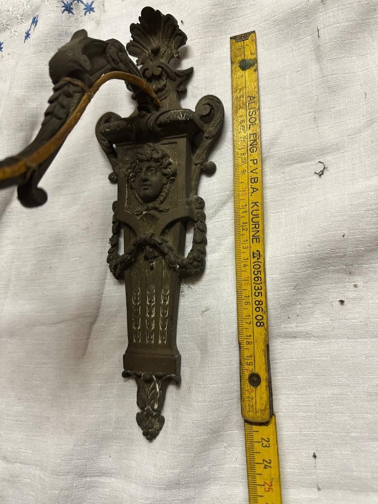 Lampe murale en bronze antique, Enlèvement