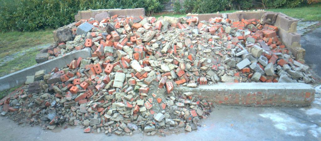 Gratis zuiver steenpuin (vullen oprit, ondergrond, ...), Ophalen, Gebruikt, Overige materialen, Overige typen