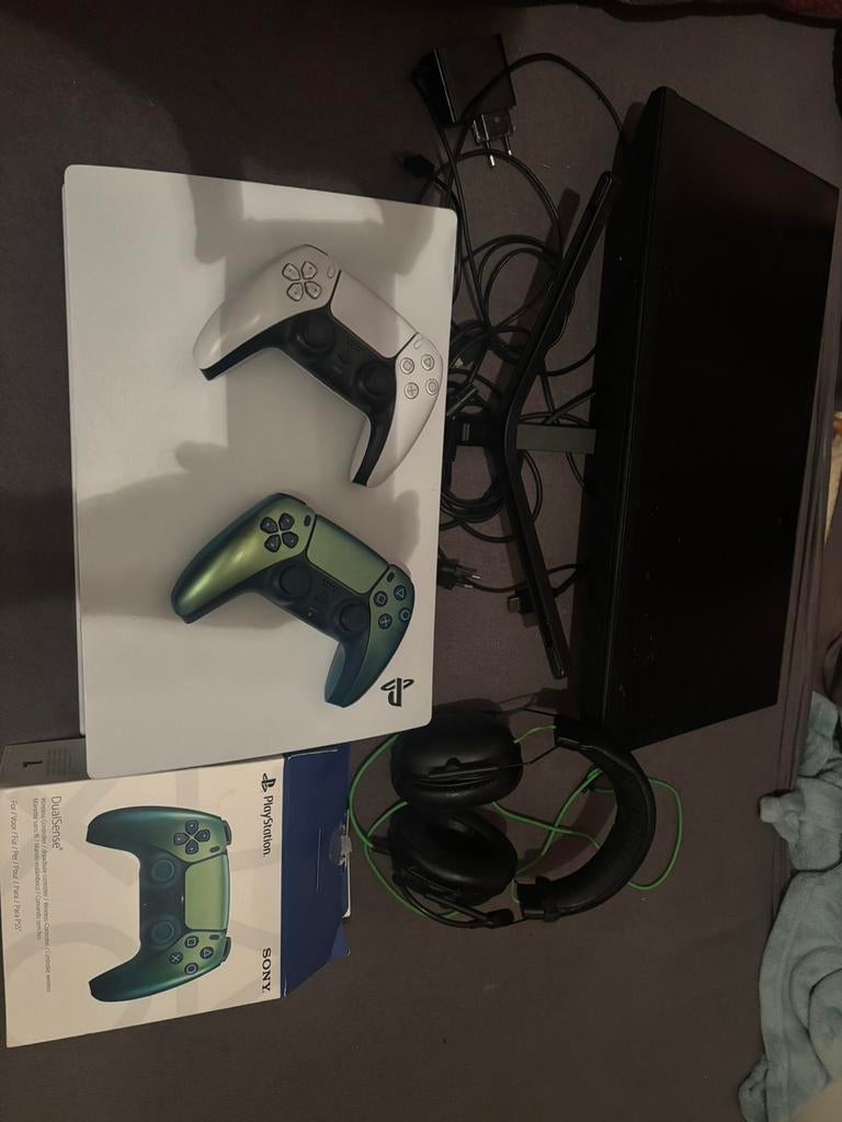 Ps5 (digital) met 2 bakjes en headset en scherm, Games en Spelcomputers, Ophalen, Zo goed als nieuw, Playstation 5 Digital