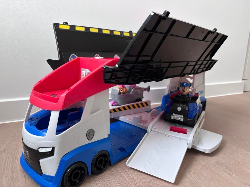 Paw patrol vrachtwagen met 2 autos, Ophalen, Zo goed als nieuw