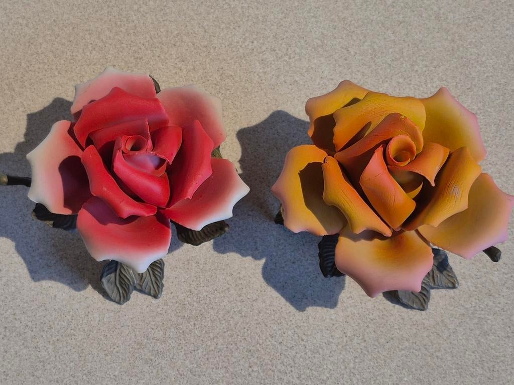Capodimonte biscuit porselein rozen; samen €18, Enlèvement ou Envoi