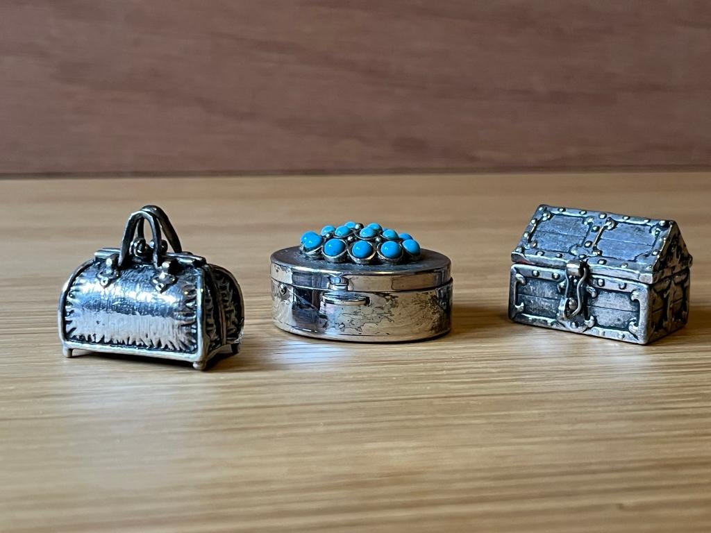 Zilveren pillendoosjes, Ophalen of Verzenden, Gebruikt