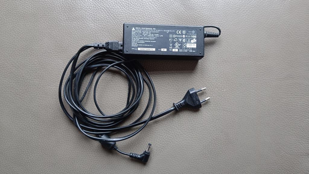 Dell laptop adapter 75W, Computers en Software, Laptop-opladers, Ophalen of Verzenden, Gebruikt, Dell