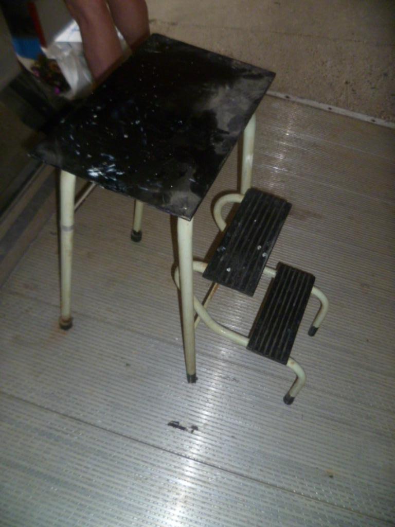 OUD  METALEN TRAPJE, Antiek en Kunst, Ophalen