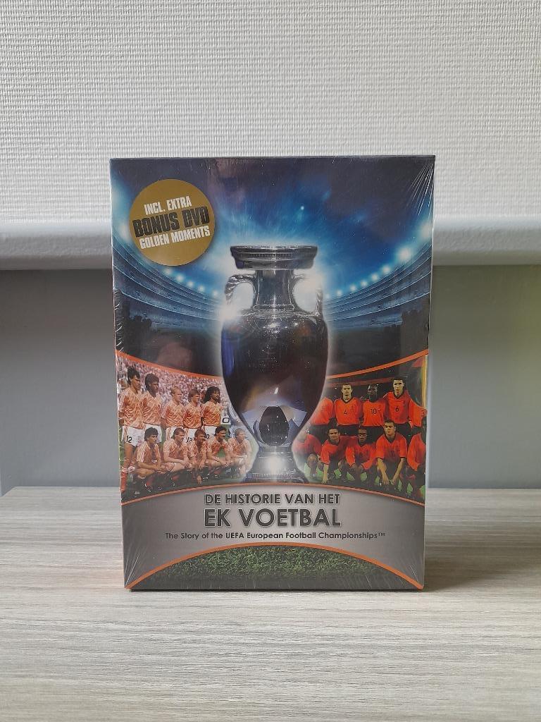 DVD box 'De Historie van het EK voetbal', Tous les âges, Enlèvement ou Envoi, Neuf, dans son emballage, Documentaire