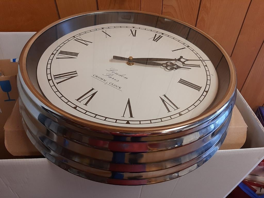 PARIS LONDON wandklok 38cm, Ophalen of Verzenden, Zo goed als nieuw, Wandklok
