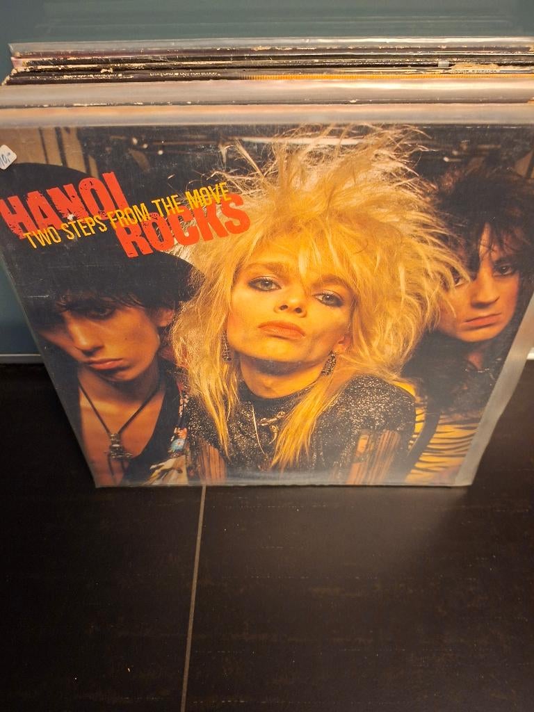 lp - hanoi rocks - two steps from the move - vak 16, Enlèvement ou Envoi, Comme neuf