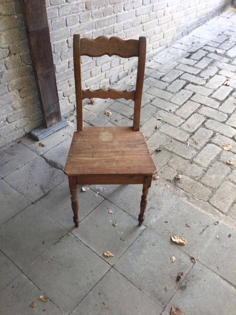 Ancienne chaise en bois, Enlèvement