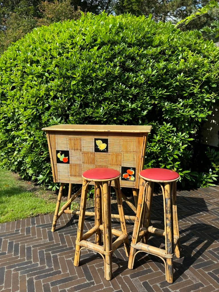 Retro Tikkibar in perfecte staat., Maison & Meubles, Enlèvement, Utilisé, Y compris les chaises de bar