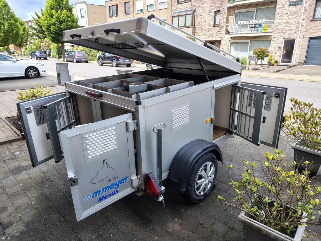 WM Meyer hondenaanhangwagen, Enlèvement, Utilisé