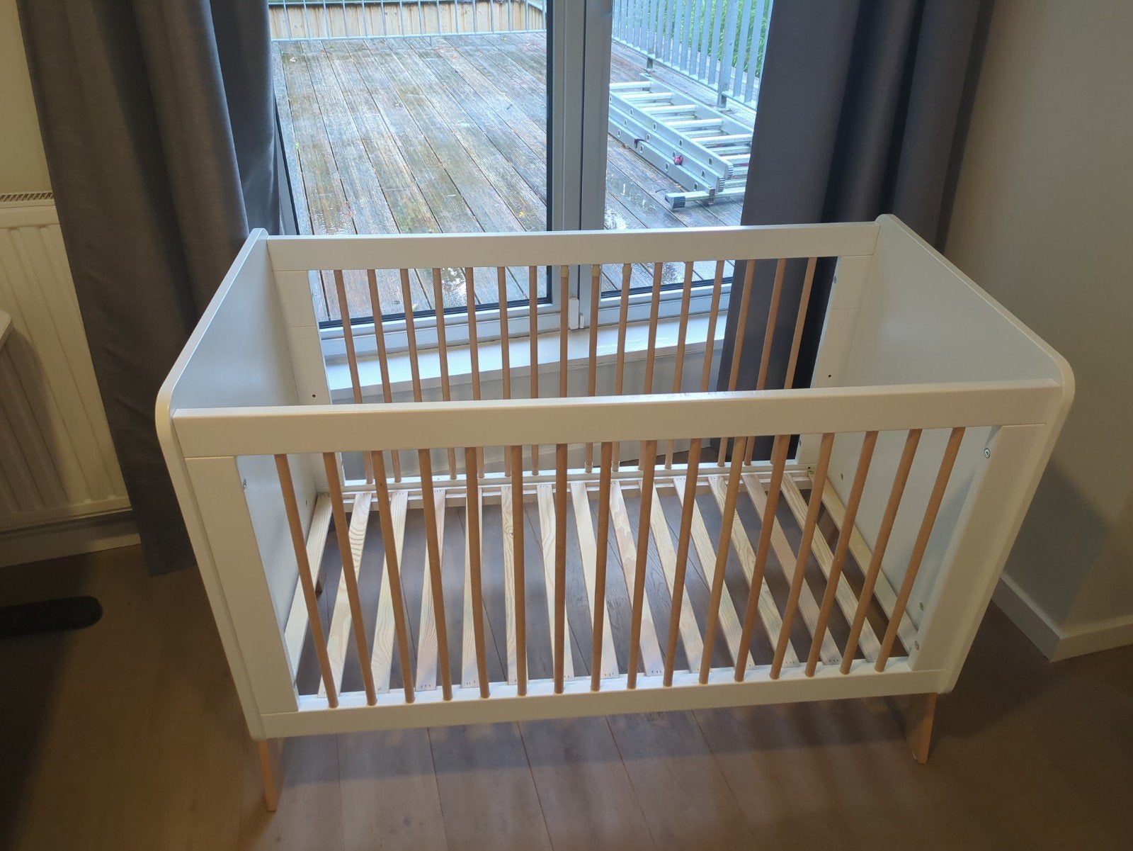 babybed met matras, Kinderen en Baby's, Kinderkamer | Complete kinderkamers, Ophalen, Zo goed als nieuw, Jongetje of Meisje