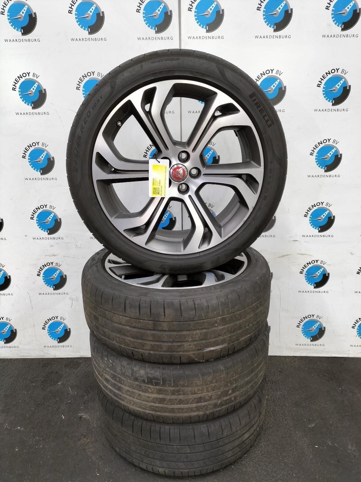 Jaguar E-pace 2017 Zomerset Pirelli 245/45 20 J9C3-1007-LA, Auto-onderdelen, -, -, Banden en Velgen, Ophalen of Verzenden