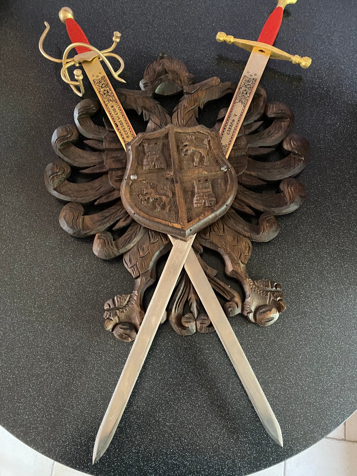 Armoiries blason avec 2 épées marque Teledo Espagne, Collections, Enlèvement ou Envoi