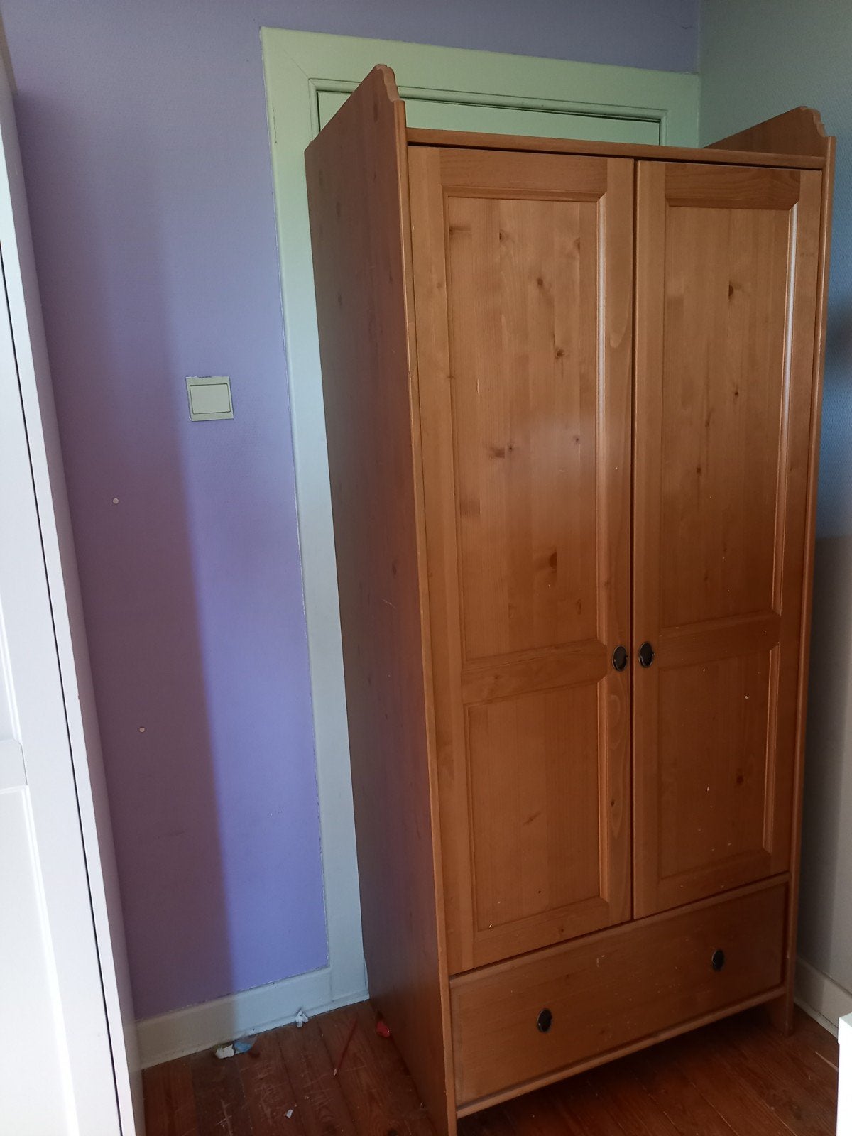 Armoire IKEA LEKSVIK - pin massif - très robuste, 105 cm ou plus, Comme neuf, Enlèvement, 50 à 70 cm