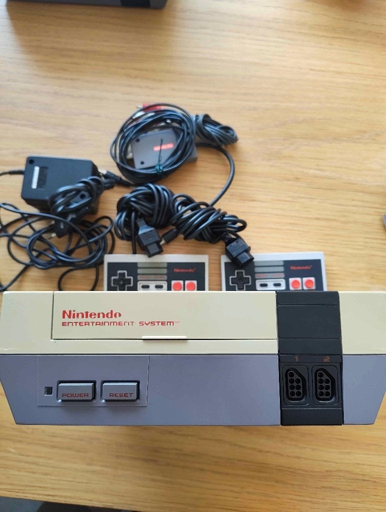 Nintendo Entertainment System, Games en Spelcomputers, Spelcomputers | Nintendo NES, Ophalen of Verzenden, Gebruikt, Met 2 controllers