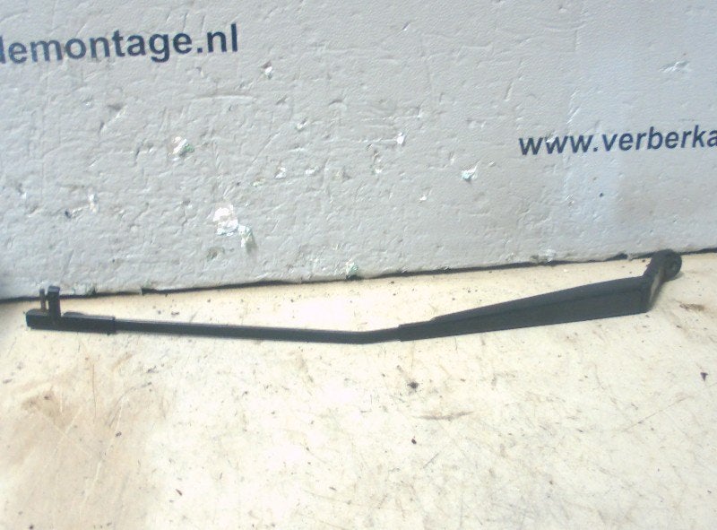 BRAS ESSUIE GLACE AVANT GAUCHE Peugeot 407 (6C / J), Kontakt-peugeot@peugeot.com, Utilisé, Peugeot Deutschland GmbH, Bahnhofsplatz
65423  Rüsselsheim, DE