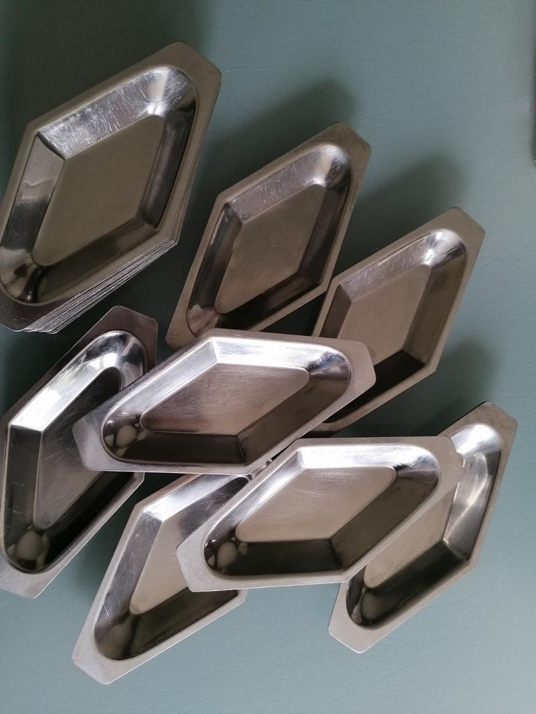 32 stuks inox schaaltjes in nette, propere staat. Rookvrij., Enlèvement, Inox