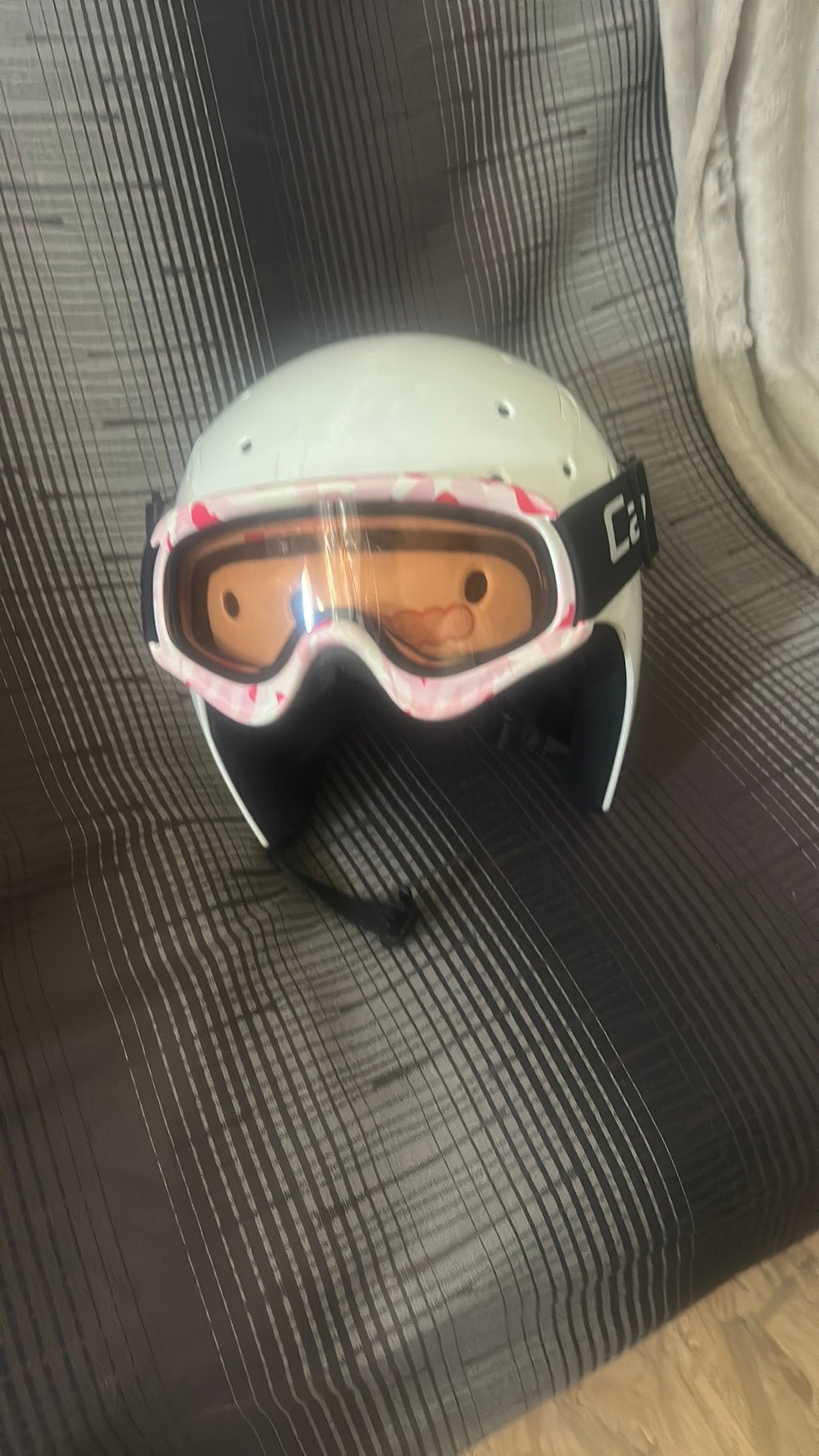 Skihelm junior (van 7- tot 13 jaar te gebruiken ), Sport en Fitness, Ophalen, Zo goed als nieuw