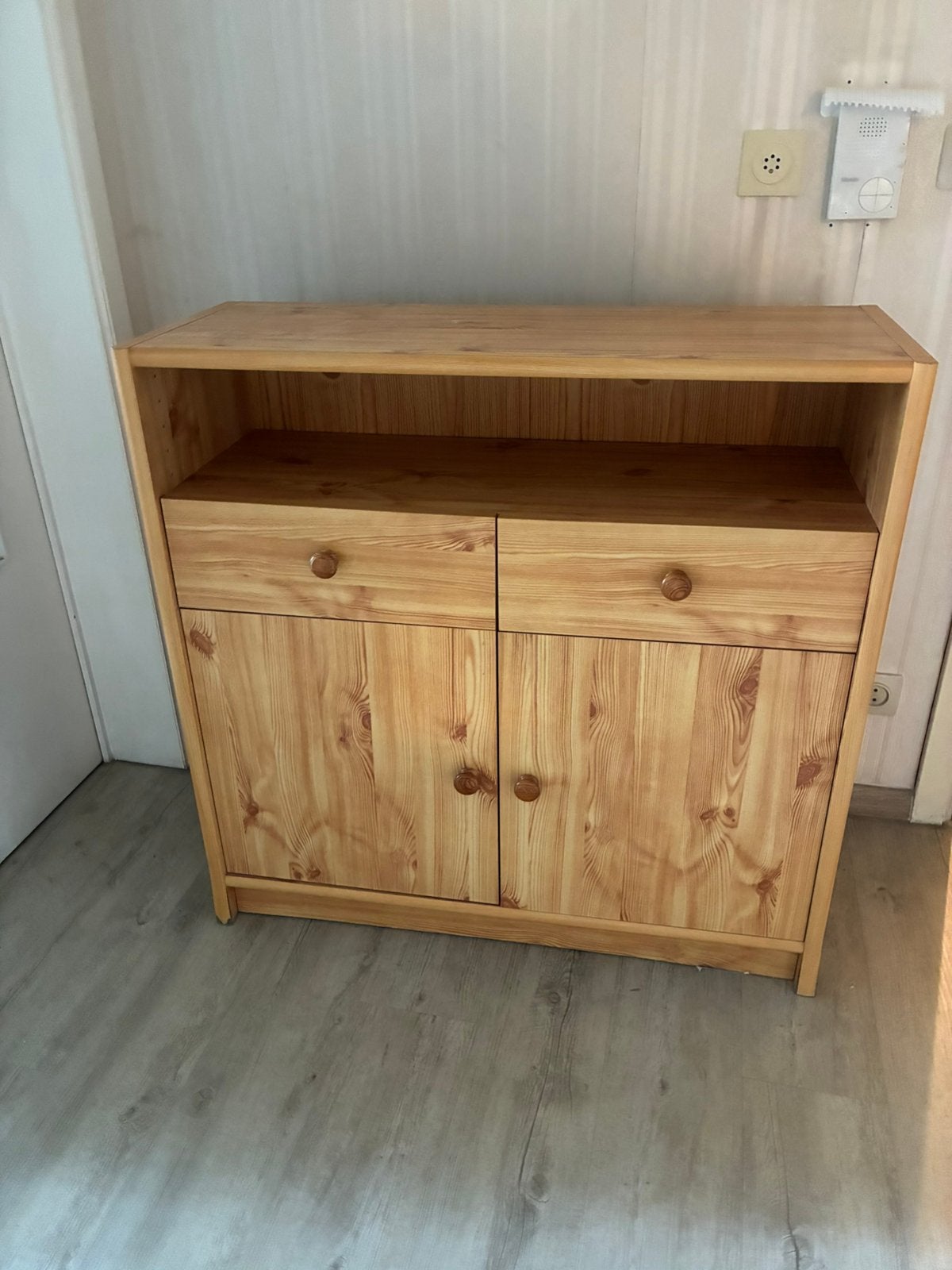 Buffet en bois de pin, Enlèvement, Comme neuf
