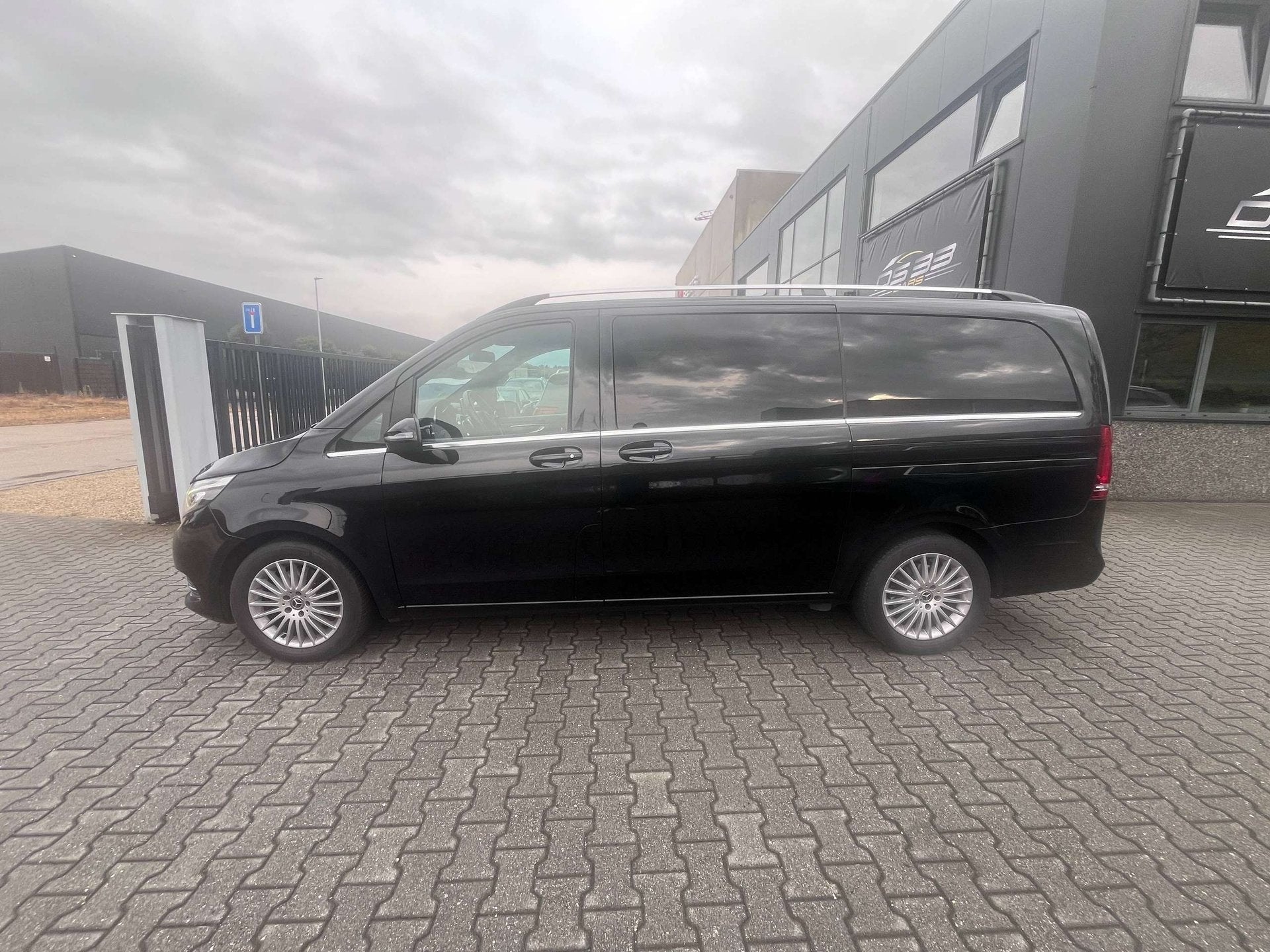 Mercedes-Benz V 250 d Avantgarde 5-zit /Elecdeuren/LED/Warm+, Auto's, Automaat, Gebruikt, 4 cilinders, Zwart