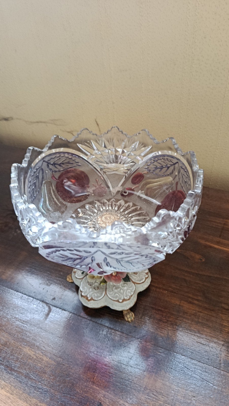 mooi glazen schaaltje met onderaan fijne bloempjes in biscui, Ophalen