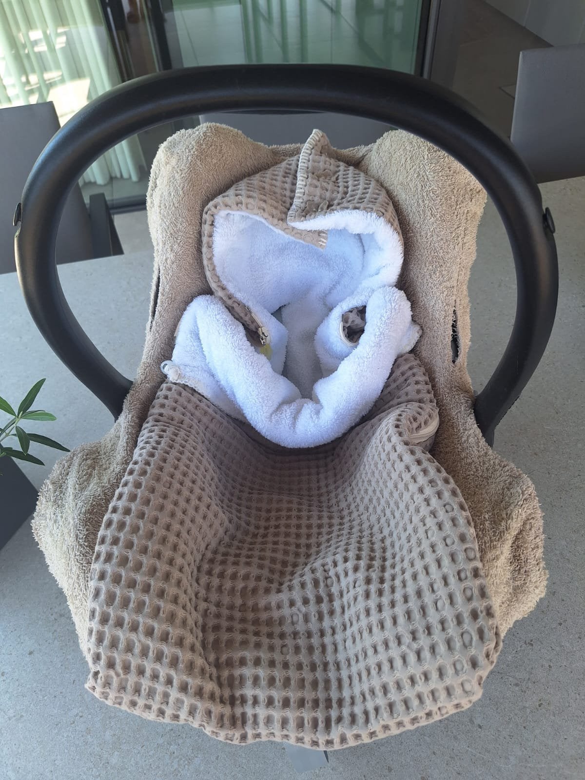 Maxi Cosi Pebble Cabrio Fix + Koeka voetenzak + extra’s, Ophalen, 0 t/m 13 kg, Maxi-Cosi, Gebruikt