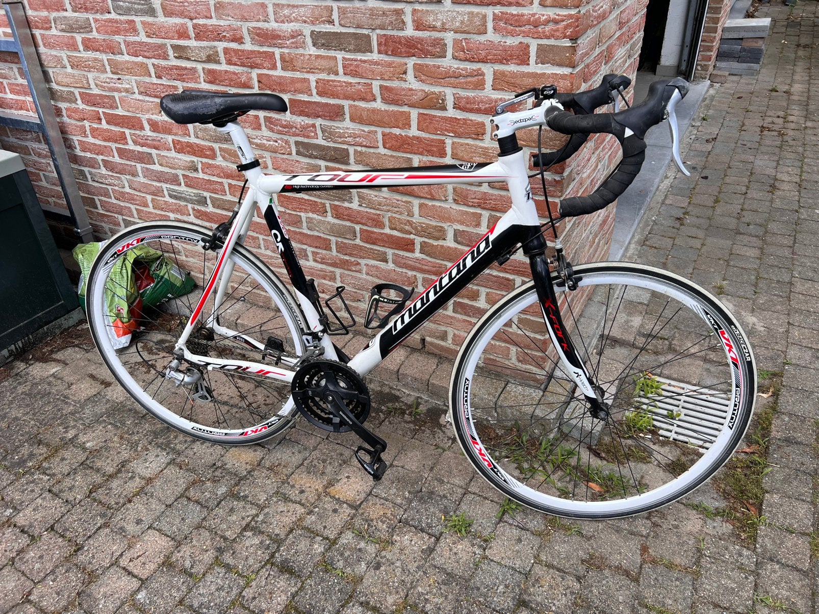 Moet nu weg. Montana tour koersfiets staat lang stil, Fietsen en Brommers, Gebruikt, Heren, Aluminium, Meer dan 20 versnellingen
