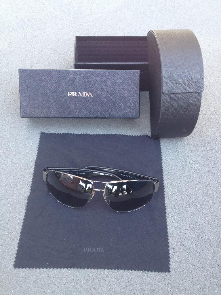 Prada zonnebril - unisex, Ophalen of Verzenden, Zwart, Zonnebril, Prada