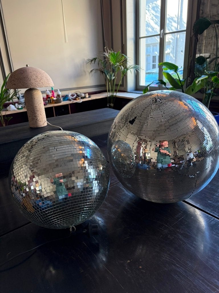 Twee discoballen te koop, Ophalen, Gebruikt, Feestartikel