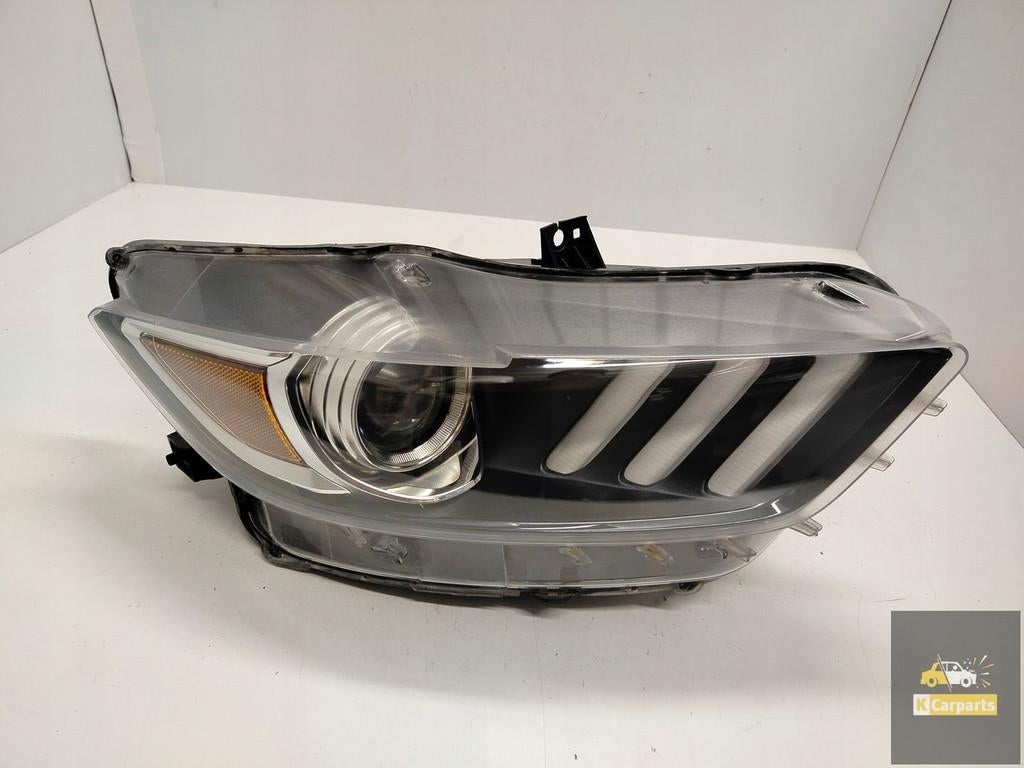 Phare droit Ford Mustang VI, Info@ford.com, Ford Motor Company, American Road 1
48126  Dearborn, Ford
