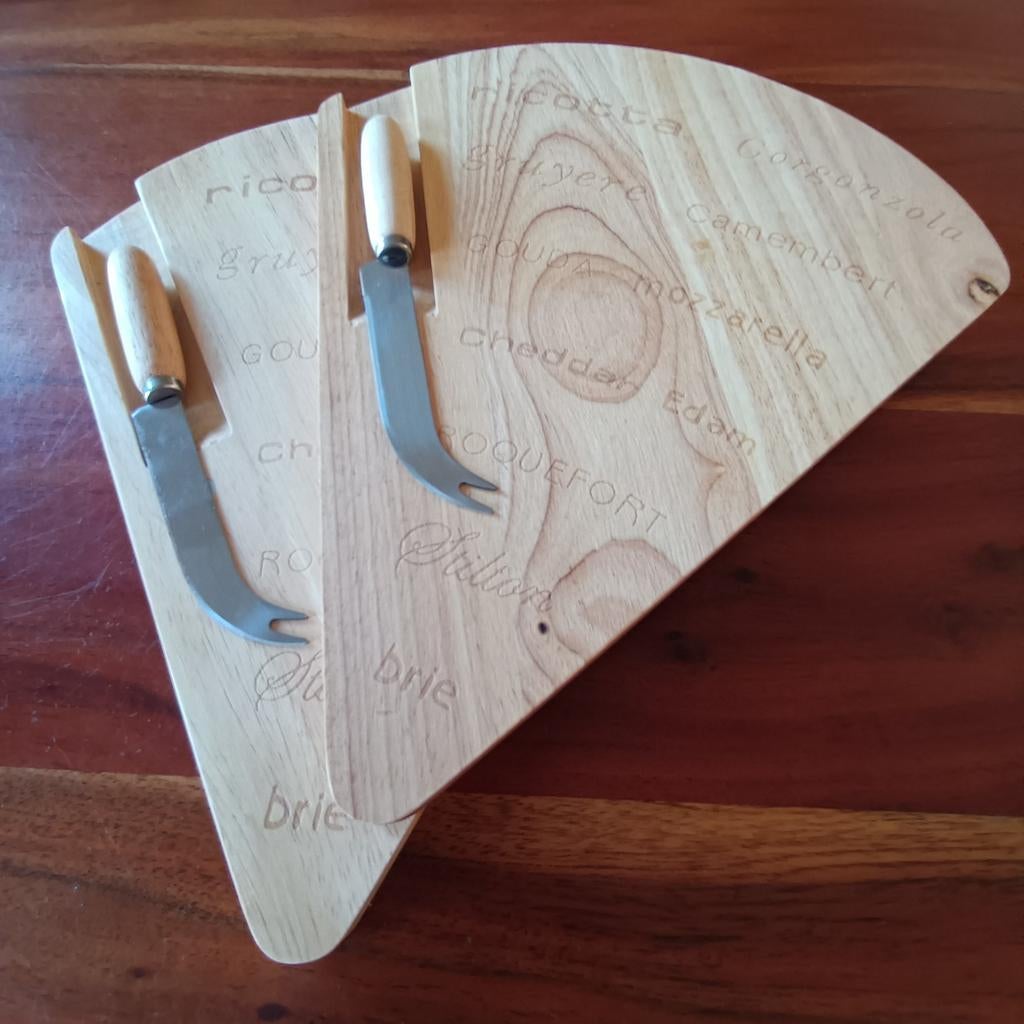 2 plateaux à fromages en bois avec leur couteau., Enlèvement ou Envoi, Bois