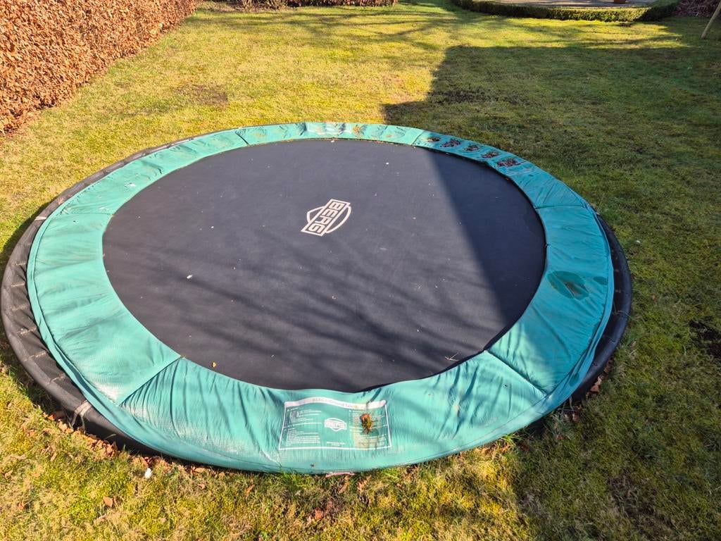 Trampoline Berg, Ophalen